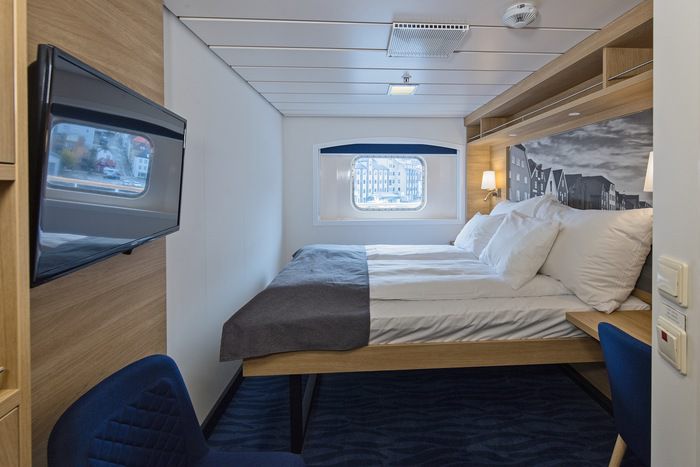 Arctic Superior | Double on middle deck with window